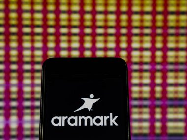 Kiev, Ukrayna - 19 Aralık 2018: Aramark şirket logosu akıllı telefon görüntülenen gördüm