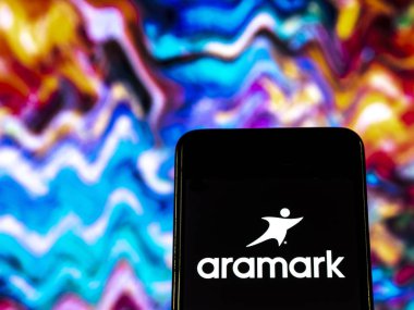 Kiev, Ukrayna - 19 Aralık 2018: Aramark şirket logosu akıllı telefon görüntülenen gördüm