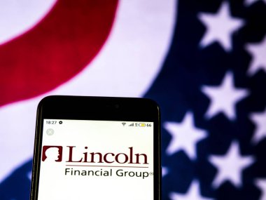 Kiev, Ukrayna - 19 Aralık 2018: Lincoln Ulusal şirketi sigorta şirket logosu akıllı telefon görüntülenen gördüm
