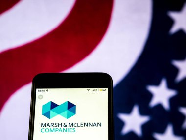 Kiev, Ukrayna - 19 Aralık 2018: Marsh ve Mclennan şirketler sigorta şirket logosu akıllı telefon görüntülenen gördüm