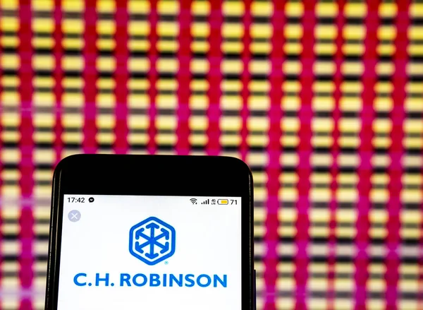 Kiev, Ukrayna - 19 Aralık 2018: C. H. Robinson taşıma şirket logosu akıllı telefon görüntülenen gördüm