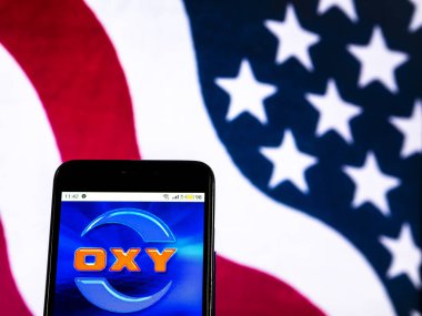 Kiev, Ukrayna - 20 Aralık 2018: Occidental petrol şirket logosu akıllı telefon görüntülenen gördüm