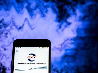 Kiev, Ukrayna - 20 Aralık 2018: Occidental petrol şirket logosu akıllı telefon görüntülenen gördüm