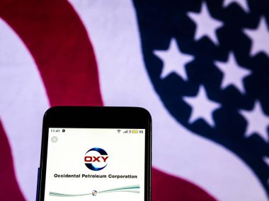 Kiev, Ukrayna - 20 Aralık 2018: Occidental petrol şirket logosu akıllı telefon görüntülenen gördüm