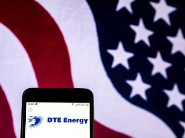 Kiev, Ukrayna - 20 Aralık 2018: Dte enerji elektrik hizmetleri şirket logosu akıllı telefon görüntülenen gördüm