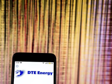 Kiev, Ukrayna - 20 Aralık 2018: Dte enerji elektrik hizmetleri şirket logosu akıllı telefon görüntülenen gördüm