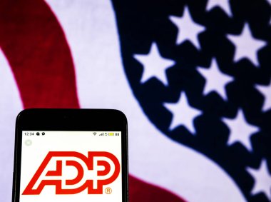 Kiev, Ukrayna - 20 Aralık 2018: Adp, görülen Llc yönetim hizmetleri şirket logosu görüntülenen akıllı telefon