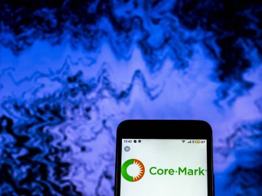 Kiev, Ukrayna - 20 Aralık 2018: Core-Mark şirket logosu akıllı telefon görüntülenen gördüm
