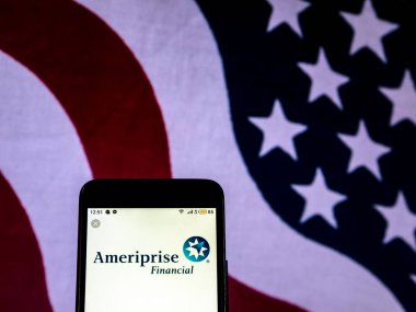 Kiev, Ukrayna - 20 Aralık 2018: Ameriprise finansal finansal hizmetler şirket logosu akıllı telefon görüntülenen gördüm