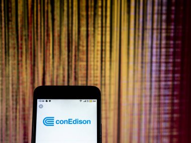  Kiev, Ukrayna - 20 Aralık 2018: Edison enerji konsolide şirket logosu akıllı telefon görüntülenen gördüm