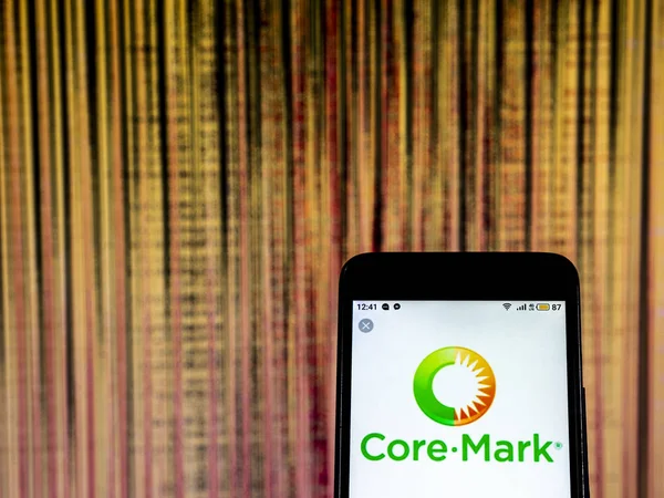 Kiev, Ukrayna - 20 Aralık 2018: Core-Mark şirket logosu akıllı telefon görüntülenen gördüm