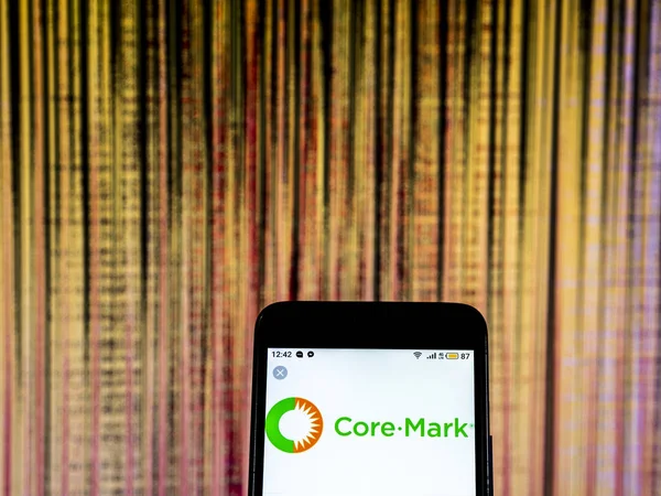 Kiev, Ukrayna - 20 Aralık 2018: Core-Mark şirket logosu akıllı telefon görüntülenen gördüm