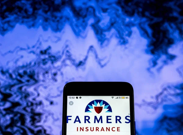 Kiev Ukraine Dezembro 2018 Logotipo Farmers Insurance Group Exibido Smartphone — Fotografia de Stock