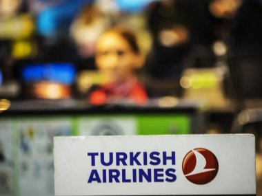 Kiev, Ukrayna - 23 Aralık 2018: Plaka, Türk Hava Yolları'Boryspil Uluslararası Havaalanı kalkış alanı