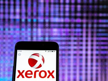 Xerox Corporation logo akıllı telefon görüntülenen gördüm