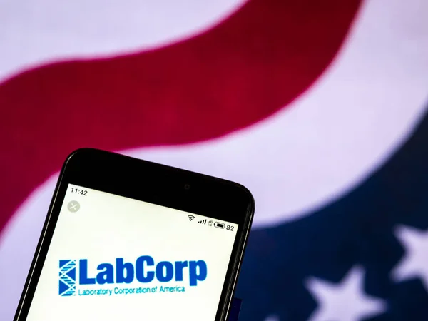 Labcorp Test Laboratuvarları Şirket Logosu Akıllı Telefon Görüntülenen Gördüm — Stok fotoğraf