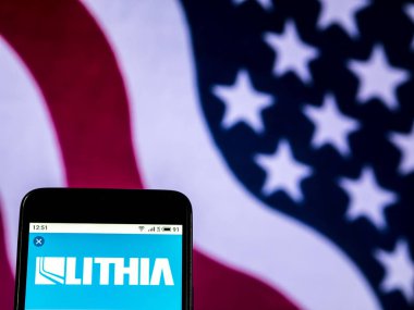 Kiev, Ukrayna - 26 Aralık 2018: Lithia motorlar perakende şirket logosu akıllı telefon görüntülenen gördüm