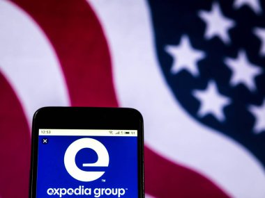 Kiev, Ukrayna - 26 Aralık 2018: Expedia grup küresel seyahat teknoloji şirket logosu akıllı telefon görüntülenen gördüm
