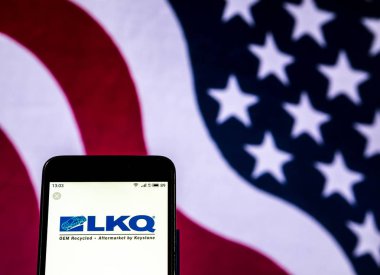 Kiev, Ukrayna - 26 Aralık 2018: Lkq şirket logosu akıllı telefon görüntülenen gördüm