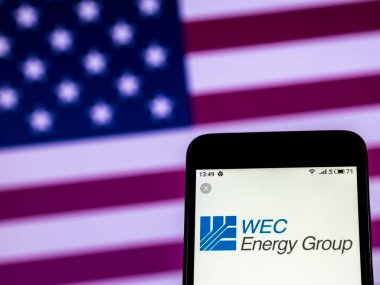 Kiev, Ukrayna - 29 Aralık 2018: Wec enerji grup elektrik hizmetleri şirket logosu akıllı telefon görüntülenen gördüm