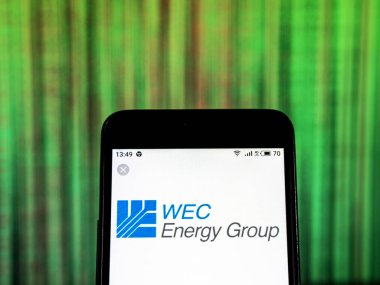 Kiev, Ukrayna - 29 Aralık 2018: Wec enerji grup elektrik hizmetleri şirket logosu akıllı telefon görüntülenen gördüm