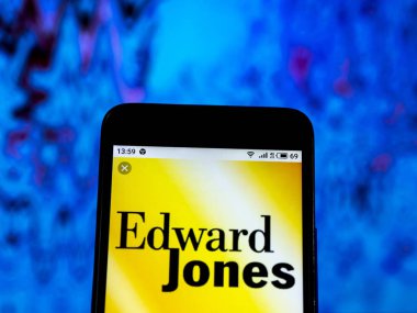 Kiev, Ukrayna - 29 Aralık 2018: Edward Jones yatırımların şirket logosu akıllı telefon görüntülenen gördüm