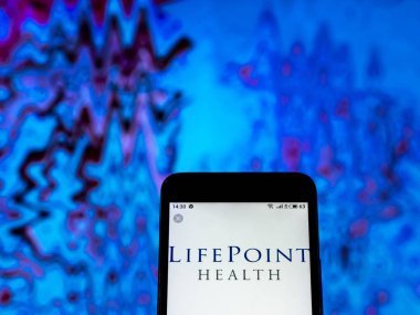 Kiev, Ukrayna - 29 Aralık 2018: Lifepoint Sağlık Hastaneler şirket logosu akıllı telefon görüntülenen gördüm