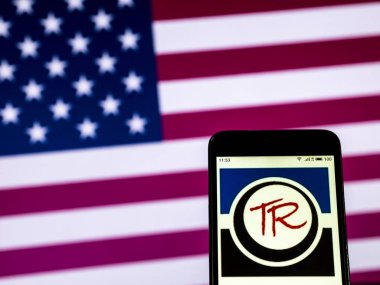 Kiev, Ukrayna - 28 Aralık 2018: Targa kaynakları şirket logosu akıllı telefon görüntülenen gördüm