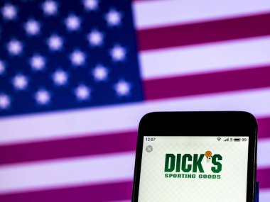 Kiev, Ukrayna - 28 Aralık 2018: Dick'in spor ürünler perakende şirket logosu akıllı telefon görüntülenen gördüm