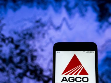 Kiev, Ukrayna - 28 Aralık 2018: Agco üretim şirket logosu akıllı telefon görüntülenen gördüm