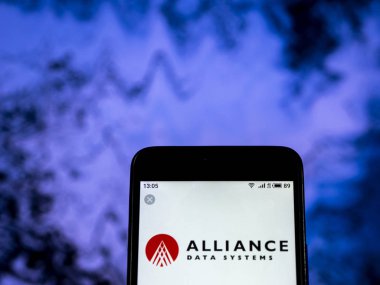 Kiev, Ukrayna - 28 Aralık 2018: İttifak'ın veri bu hizmet yönetimi şirket logosu akıllı telefon görüntülenen gördüm