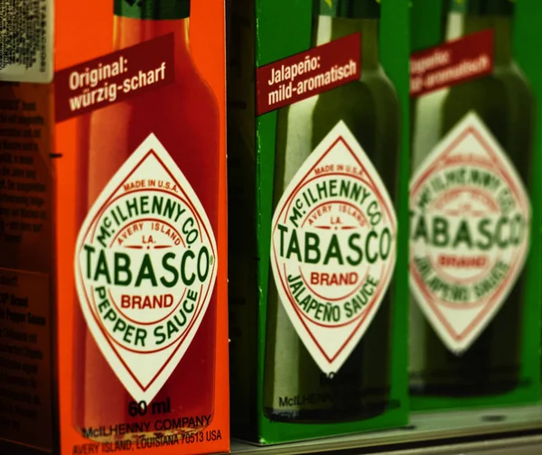 Kiev Ukraine 2018 Tabasco Pfeffersauce Einem Lebensmittelgeschäft — Stockfoto