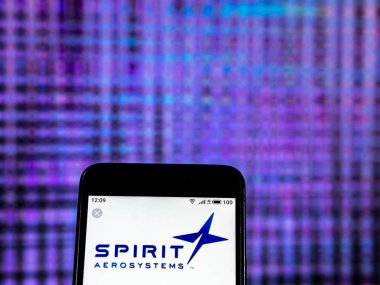 Kiev, Ukrayna - 30 Aralık 2018: Ruh Aerosystems şirket logosu üretim uçak akıllı telefon görüntülenen gördüm