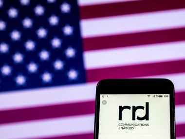 Kiev, Ukrayna - 30 Aralık 2018: Rr Donnelley baskı şirket logosu akıllı telefon görüntülenen gördüm