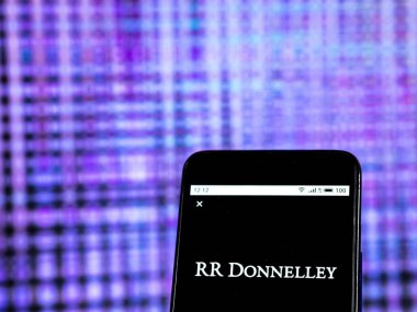 Kiev, Ukrayna - 30 Aralık 2018: Rr Donnelley baskı şirket logosu akıllı telefon görüntülenen gördüm