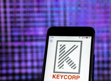 Kiev, Ukrayna - 30 Aralık 2018: Keybank bireysel bankacılık şirket logosu akıllı telefon görüntülenen gördüm