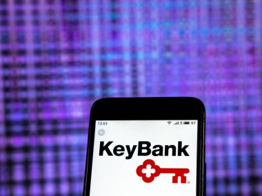 Kiev, Ukrayna - 30 Aralık 2018: Keybank bireysel bankacılık şirket logosu akıllı telefon görüntülenen gördüm