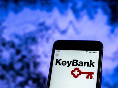 Kiev, Ukrayna - 30 Aralık 2018: Keybank bireysel bankacılık şirket logosu akıllı telefon görüntülenen gördüm
