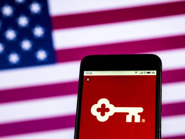 Kiev, Ukrayna - 30 Aralık 2018: Keybank bireysel bankacılık şirket logosu akıllı telefon görüntülenen gördüm