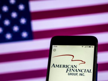 Kiev, Ukrayna - 30 Aralık 2018: Amerikan mali grup finansal hizmetler şirket logosu akıllı telefon görüntülenen gördüm