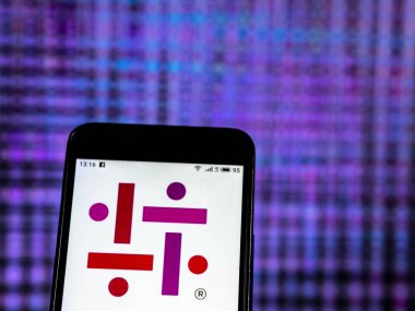 Kiev, Ukrayna - 30 Aralık 2018: İçgörü işletmeleri işletmeler için şirket logosu akıllı telefon görüntülenen gördüm