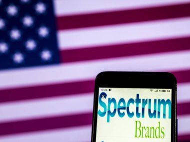 Kiev, Ukrayna - 30 Aralık 2018: Spectrum Brands şirket logosu akıllı telefon görüntülenen gördüm