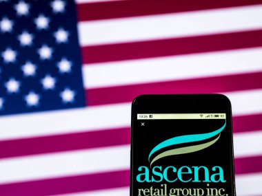 Kiev, Ukrayna - 30 Aralık 2018: Ascena perakende grubu perakende şirket logosu akıllı telefon görüntülenen gördüm