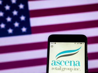 Kiev, Ukrayna - 30 Aralık 2018: Ascena perakende grubu perakende şirket logosu akıllı telefon görüntülenen gördüm