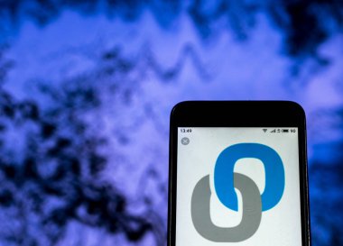 Kiev, Ukrayna - 30 Aralık 2018: Graybar dağıtım şirket logosu akıllı telefon görüntülenen gördüm