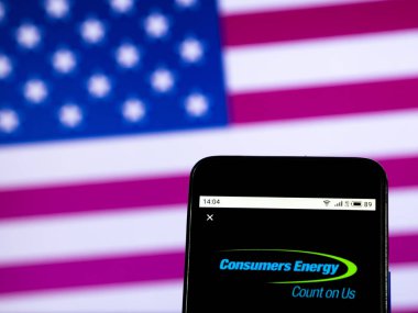 Kiev, Ukrayna - 30 Aralık 2018: Tüketicilerin enerji genel yarar şirket logosu akıllı telefon görüntülenen gördüm