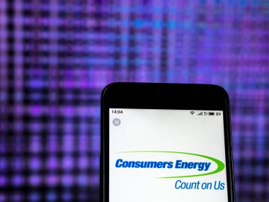 Kiev, Ukrayna - 30 Aralık 2018: Tüketicilerin enerji genel yarar şirket logosu akıllı telefon görüntülenen gördüm