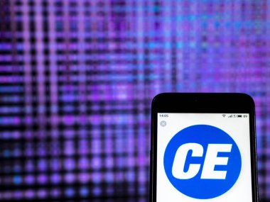 Kiev, Ukrayna - 30 Aralık 2018: Tüketicilerin enerji genel yarar şirket logosu akıllı telefon görüntülenen gördüm