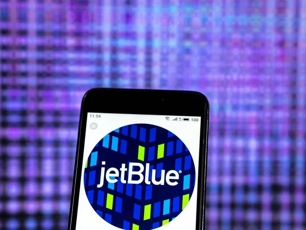 乌克兰基辅 2018年12月30日 智能手机上显示的捷蓝航空公司标志 — 图库照片