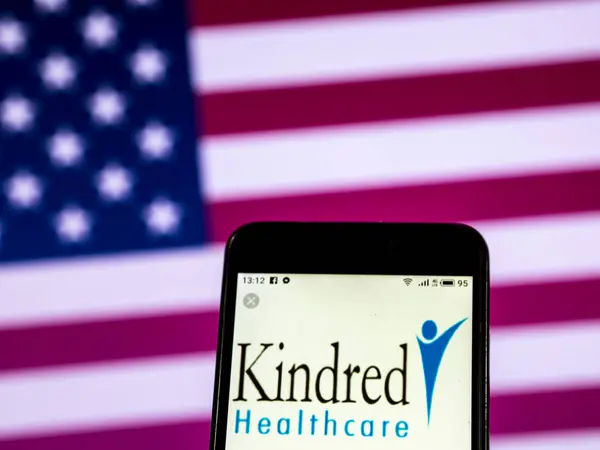 Kijów Ukraina Grudzień 2018 Kindred Healthcare Logo Firmy Widoczne Wyświetlane — Zdjęcie stockowe